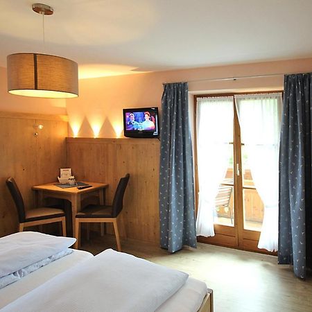 Gaestehaus Alpin - Inkl. Chiemgau-Karte แบร์เกน ภายนอก รูปภาพ