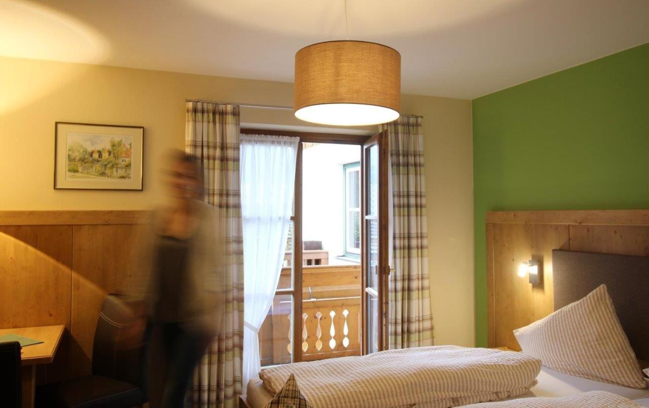 Gaestehaus Alpin - Inkl. Chiemgau-Karte แบร์เกน ภายนอก รูปภาพ