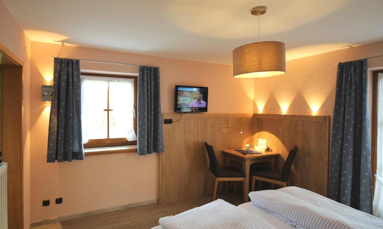 Gaestehaus Alpin - Inkl. Chiemgau-Karte แบร์เกน ภายนอก รูปภาพ