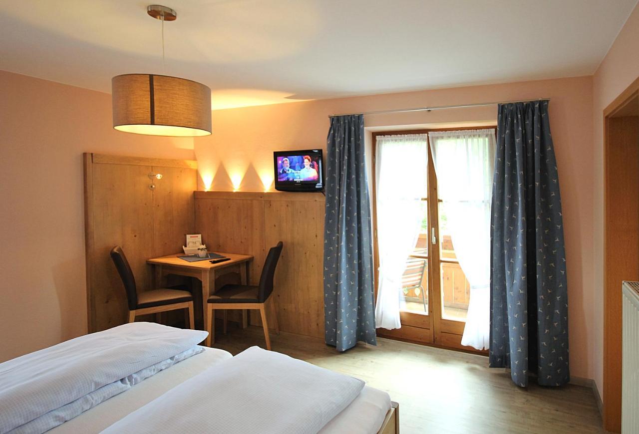 Gaestehaus Alpin - Inkl. Chiemgau-Karte แบร์เกน ภายนอก รูปภาพ